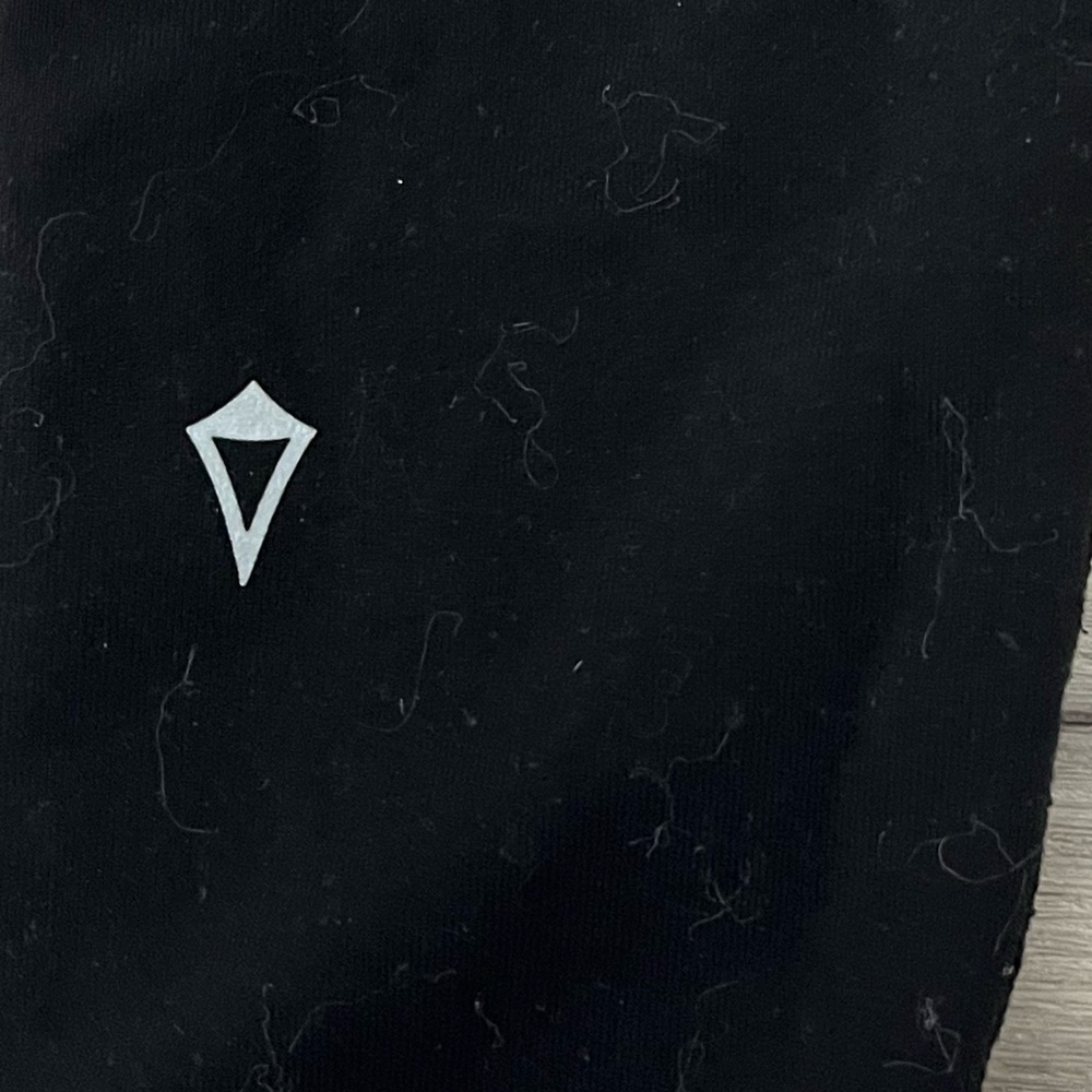 Ivivva Black Cropped Leggings Size 8 - Picture 3 of 4